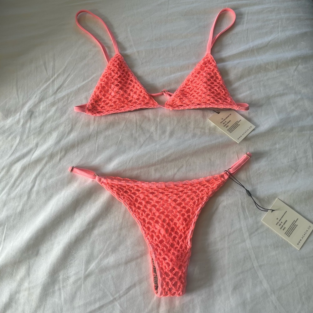 BNWT Acacia Set